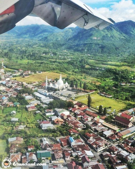 Masjid indah yang dilihat dari pesawat. Dokpri.