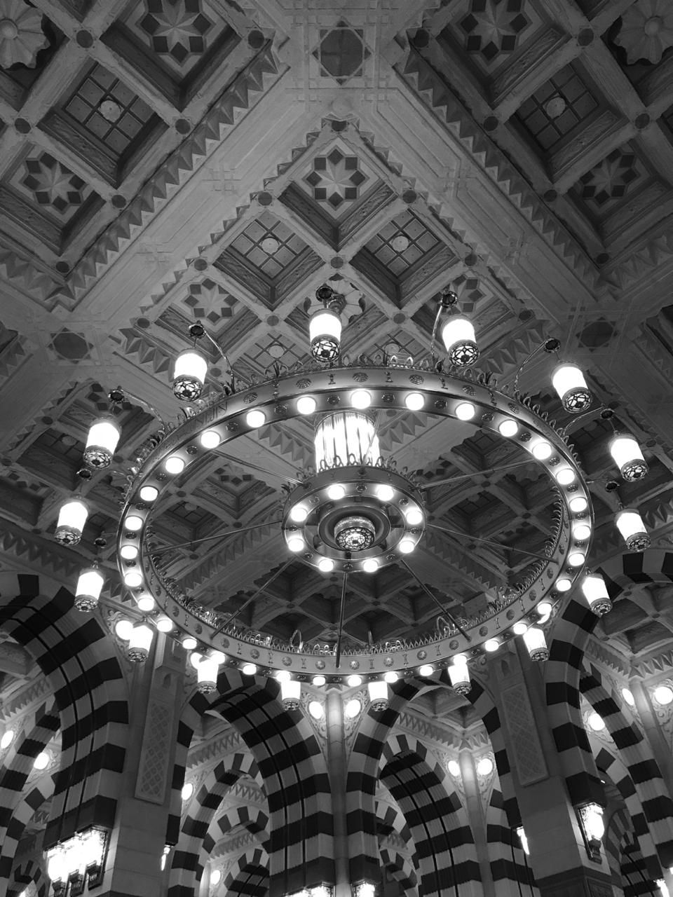 Interior Masjid Nabawi (Sumber: Dokumentasi Pribadi (RAR))