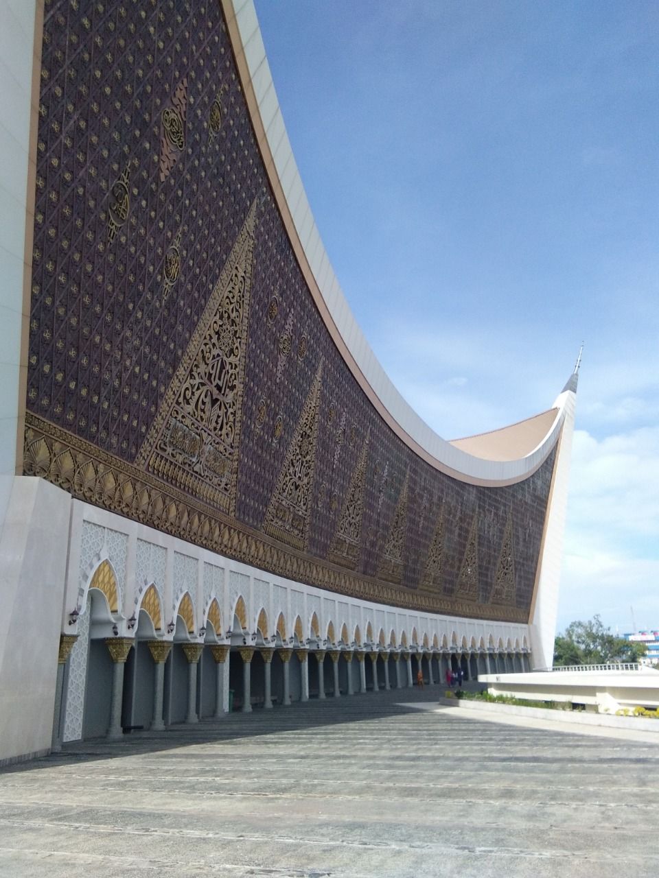 Ujung Bagian atas Masjid yang menyerupai Rumah Gadang terlihat unik | Foto: Dok. Pribadi