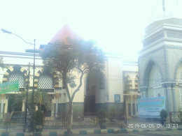 Masjid Agung Al Munawwar, Tulungagung, Jawa Timur. Letaknya berdekatan dengan Alun-Alun dan Pendopo. Gambar: Dokpri/DeddyHS