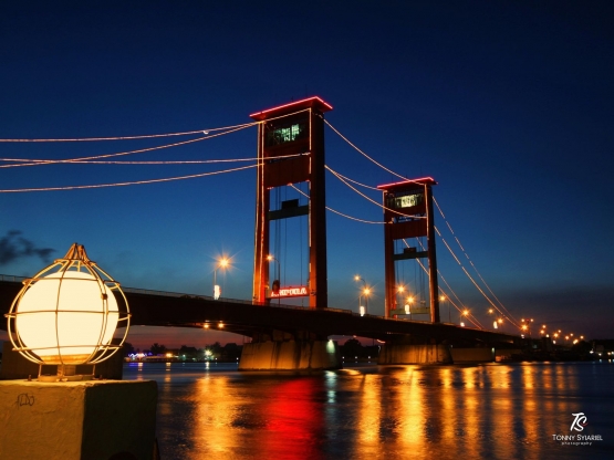 Jembatan Ampera. Sumber: dok.prib. IG@tonnysyiariel
