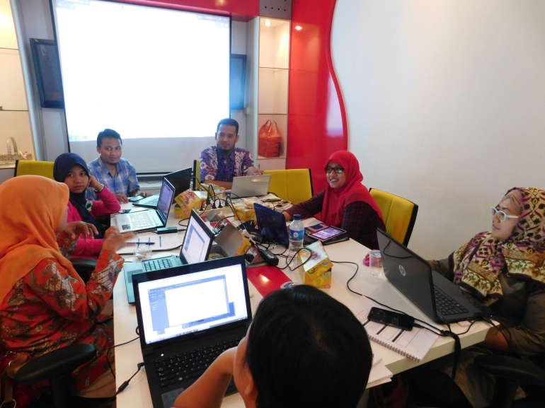Suasana kelas Coding Mum Surabaya 2016. dokpri