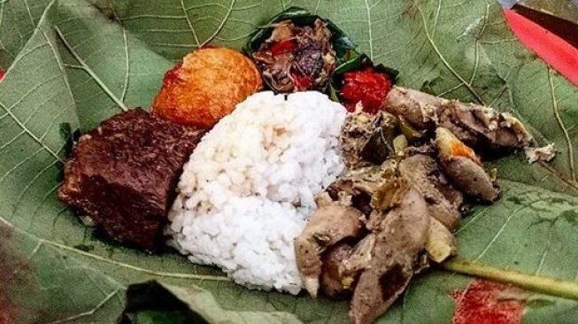 Nasi Jamblang (Instagram Ina Koesoema)/Suara.com