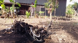 Kendaraan motor yang di bakar oleh pelaku, jumat (17/04/2020). dok.Imansyah Rukka
