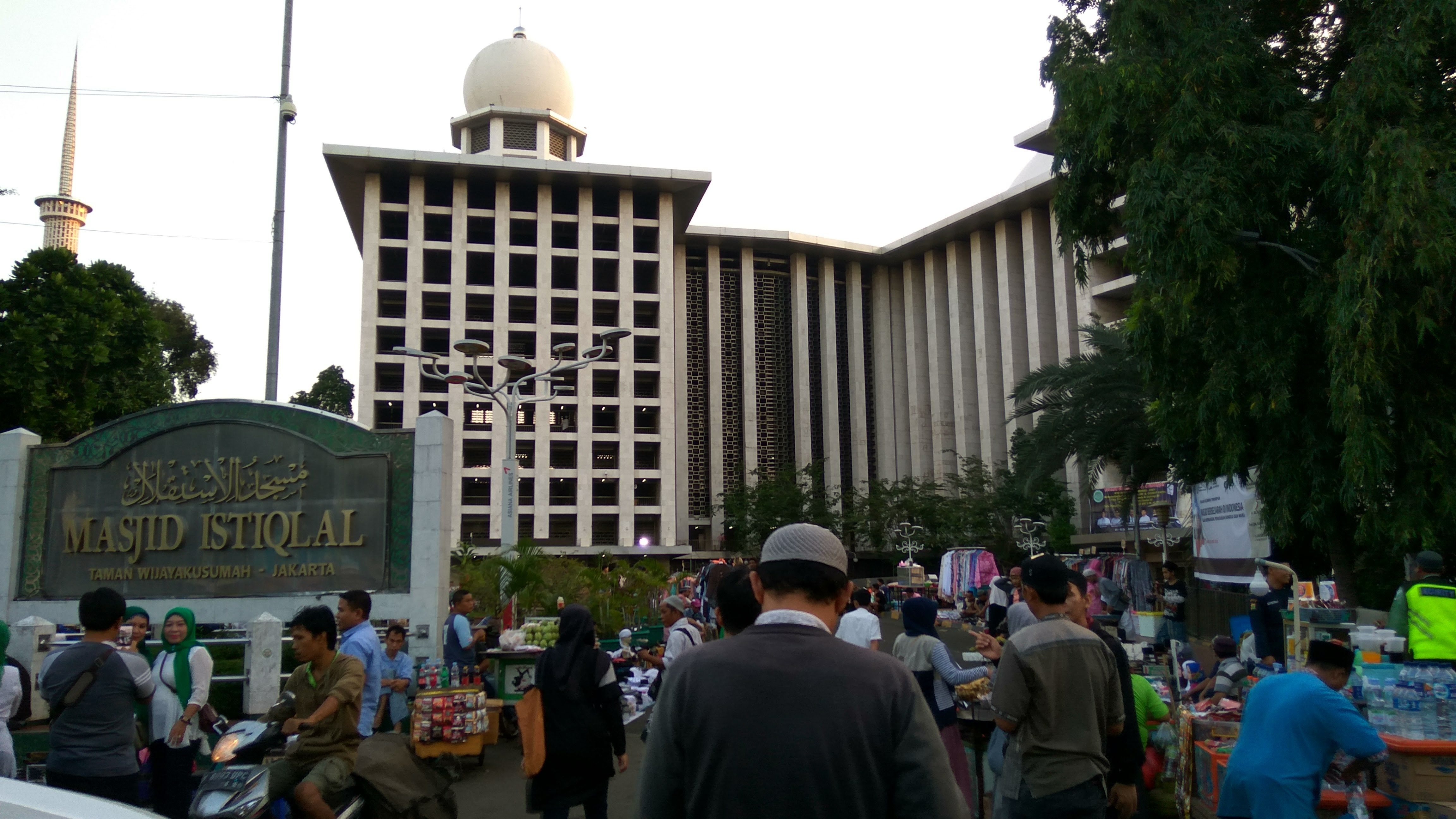 Masa pandemi tidak memungkinkan untuk beribadah di masjd keren, seperti Istiqlal. Untuk melepas rindu, bisa mengikuti wisata virtual jelajah masjid keren di Jakarta (dok.windhu)