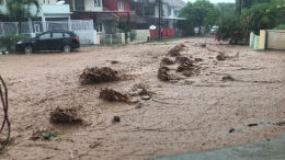 Banjir Bandang di depan rumah (Foto Ali/Dokpri)