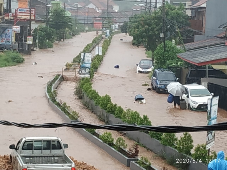 Banjir di sekitar perumahana (Foto Munji)
