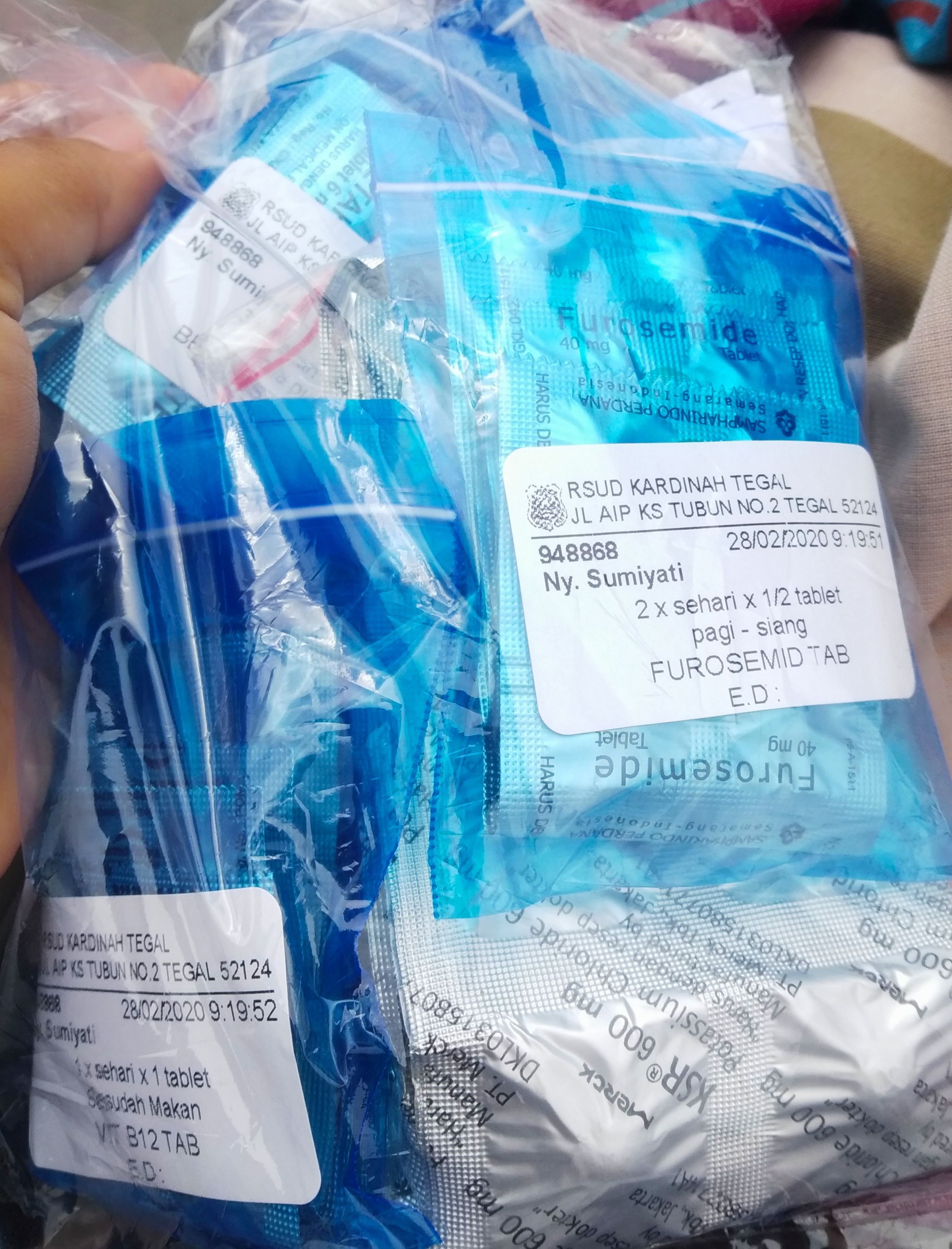 Dok.pri obat-obatan yang harus secara rutin dikonsumsi oleh ibu