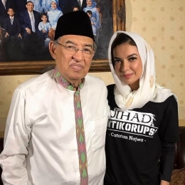 Gambar Najwa dengan ayahnya, sumber : https://asset-a.grid.id/crop/0x0:0x0/700x0/photo/2019/02/17/266736604.jpg