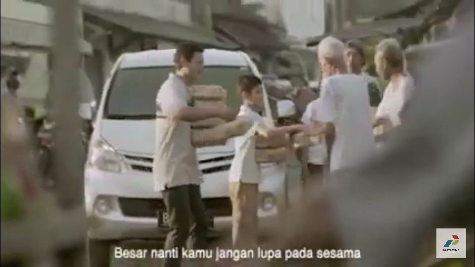 Gambar tangkapan layar video, saat si Ayah masih kecil