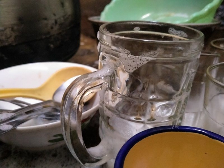 Ilustrasi mencuci gelas piring, foto: dokpri