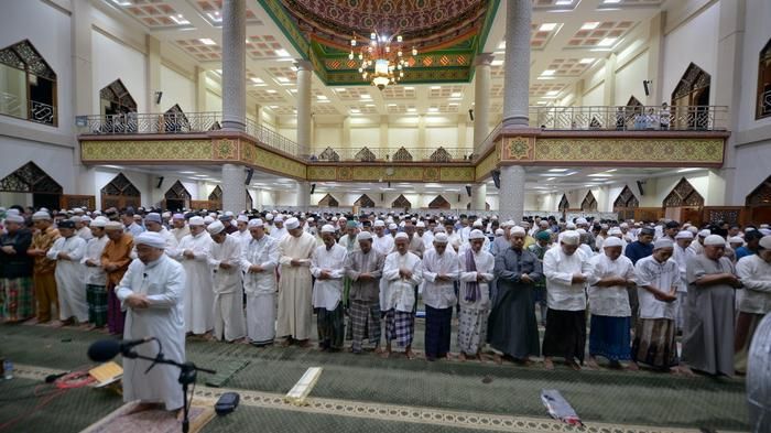 Ssholat Tarawih - sebelum pendemik Covid19 (sumber: rakyatjabarnews)