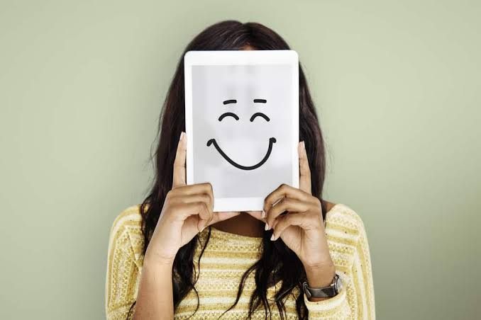 ilustrasi muka senyum (sumber : hallosehat)
