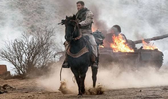 Chris Hemsworth di 12 Strong. Sumber gambar: express.co.uk