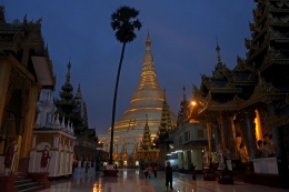 (Shwedagon Pagoda, dokumentasi pribadi)