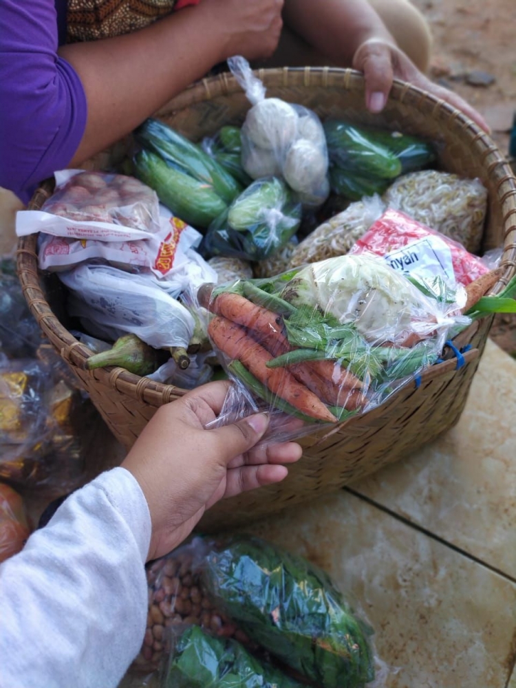 Beragam sayuran yang dijual oleh Teh Suhaya | dokpri