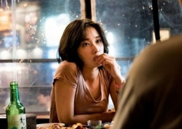 Hae-Mi yang membuka diri menceritakan apa saja tentang dirinya kepada Jong-soo