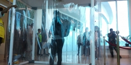 Salah seorang penumpang melakukan penyemprotaN desinfektan di Bandara Sis al Jufri. FOTO: DOK.PRIBADI
