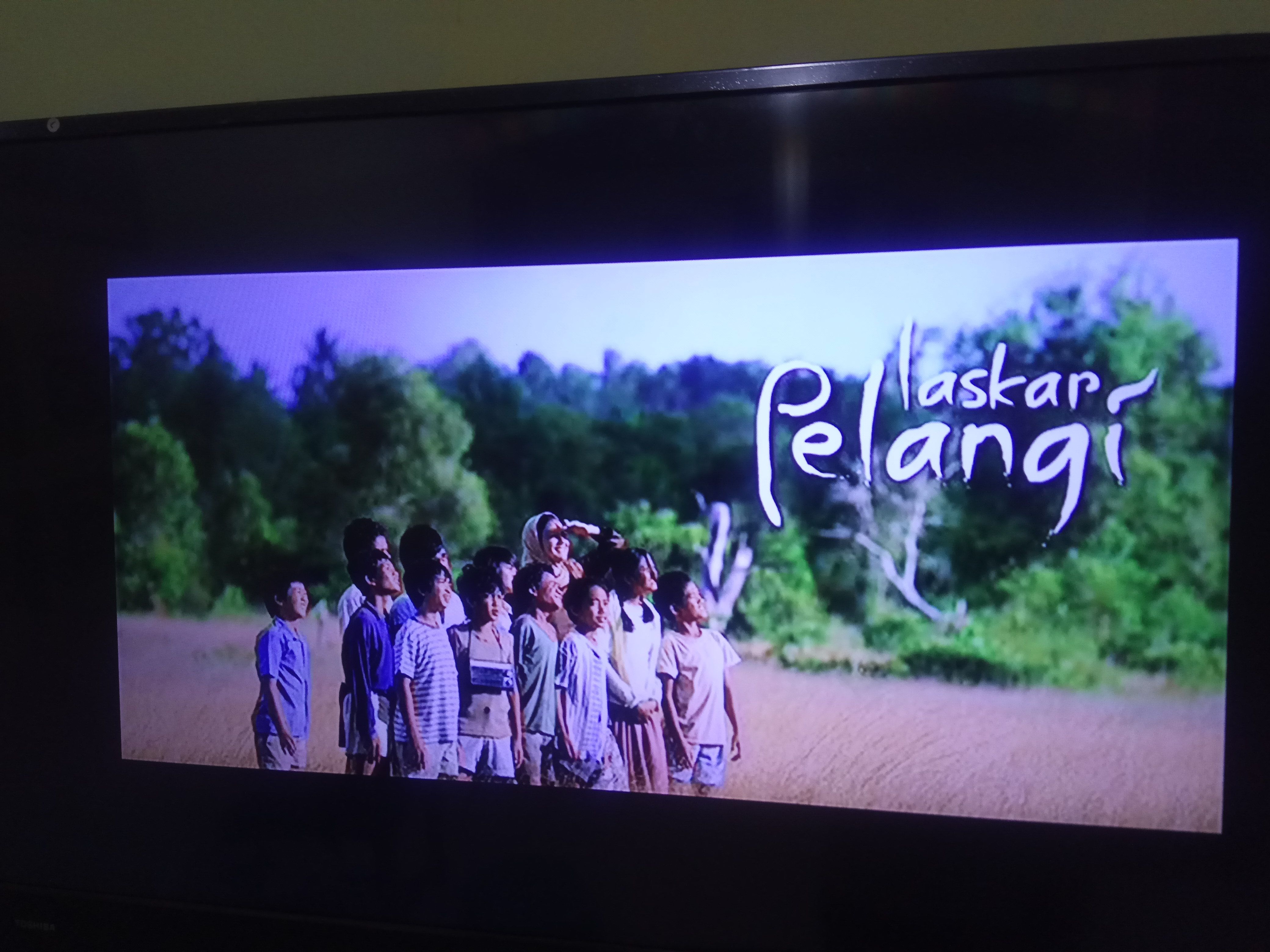 Tangkap layar televisi film Laskar Pelangi (dokpri) 