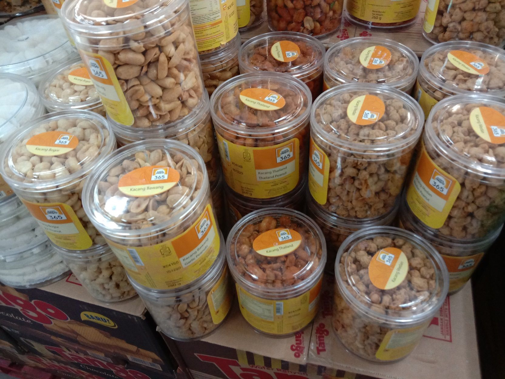 Kue kering gorengan di sebuah minimarket. - Dokpri
