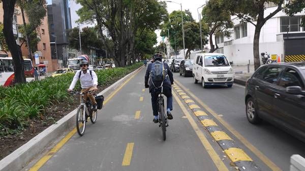 Jalur sepeda di Kota Bogota, sumber: http://mikesbogotabikeblog.blogspot.com/2016/