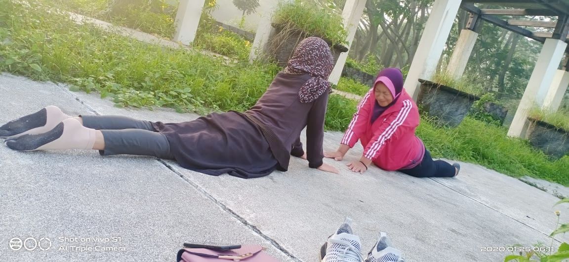 Yoga bersama Te Rin di area Lawang Sewu. Foto dokpri