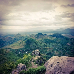 Pesona Pemandangan dari puncak Bukit Cumbri (dok: @achsa)