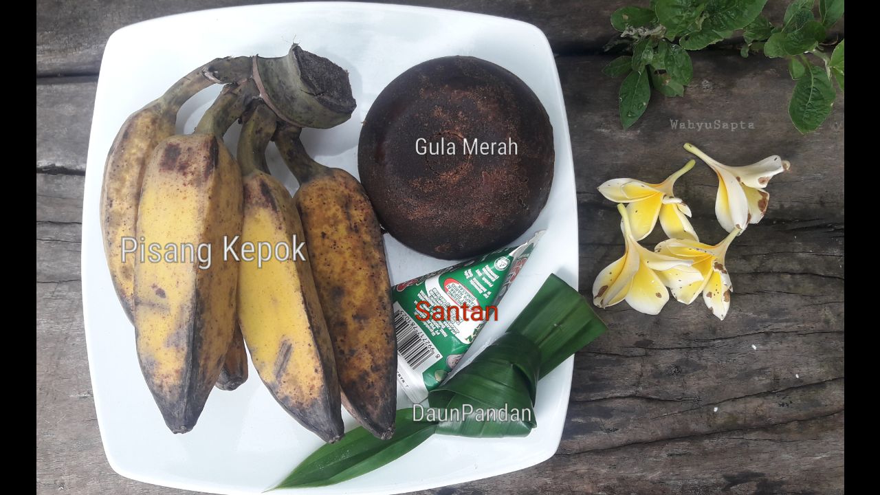 Bahan-bahan untuk membuat kolak pisang. Praktis dan nggak ribet. | Foto: Wahyu Sapta.