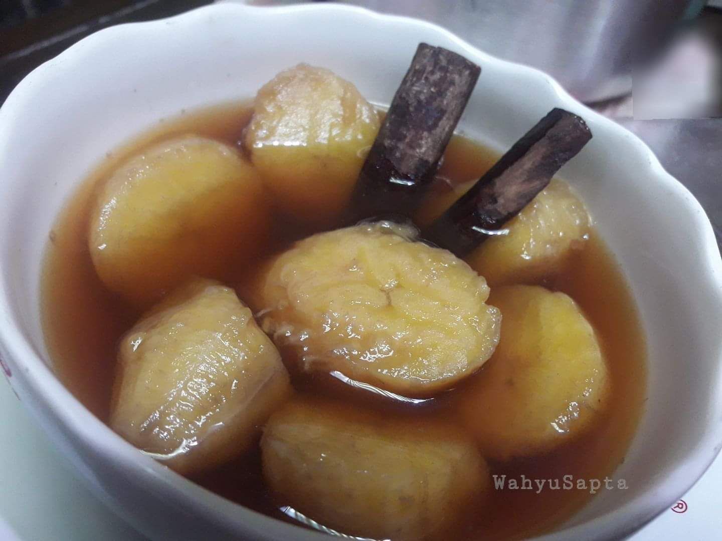 Setup pisang, mirip kolak tapi tak bersantan. Sama manisnya! Cocok untuk berbuka nanti. | Foto: Wahyu Sapta.