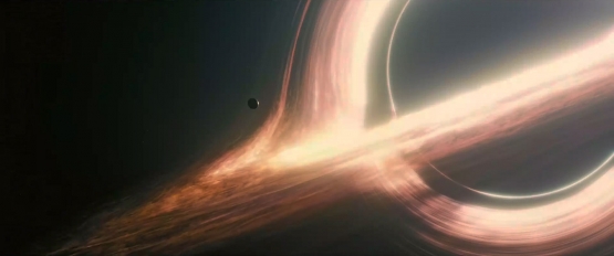 Planet Miller mengorbit Gargantua. Sumber: Interstellar Wiki