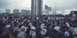 Terlihat para mahasiswa yang sedang berdemo ketika Mei 1998. foto oleh nasional.kompas