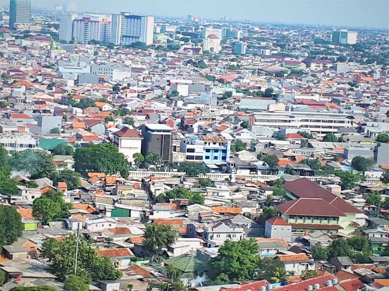 ket.foto ini dijepret dari lantai 27 unit apartemen di Boulevard ,kemayoran -Jakarta pusat/dok.tjiptadinata effendi