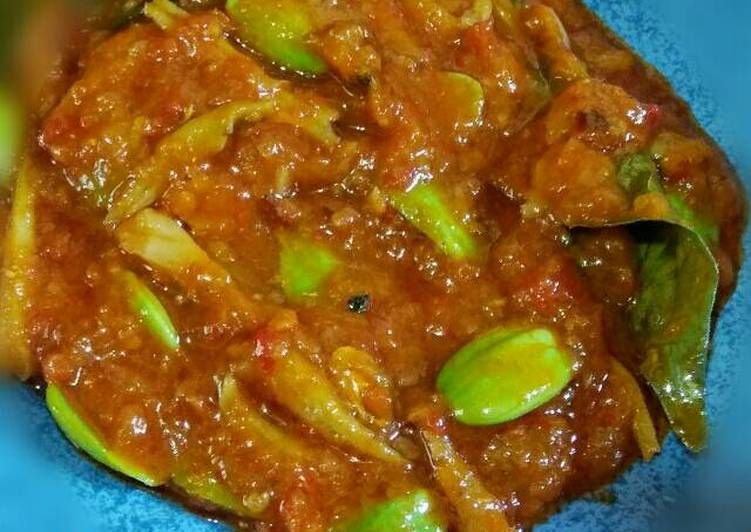 Sambal Tempoyak Campur Teri dan Petai (Sumber : cookpaad.com)