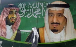 Raja Salman (kanan) dan Pangeran Mohammed bin Salman (kiri). Photo: AP.