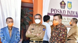 Gubernur SulSel kenakan masker putih saat mengunjungi Posko Induk Gugus Tugas COVID-19 Selayar (12/05/20).