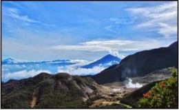 Lansekap Gunung Papandayan (Sumber:  Warbiyasa.com)