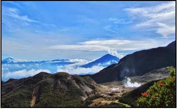 Lansekap Gunung Papandayan (Sumber:  Warbiyasa.com)