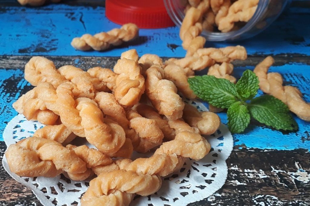 Kue Tambang alias untir-untir (foto: resepkoki.com)