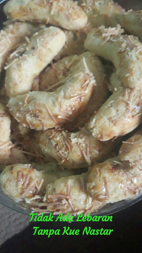 Lebaran tanpa kue nastar, rasanya tidak lengkap, Rasa gurih yang berpadu dengan asam manis selai nanas selalu enak dimakan. Kini, nastar unruk hari raya tak selalu berbentuk bulat (dok.windhu)