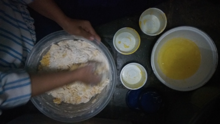 Ngukeni adonan kue kering (dok.windhu)