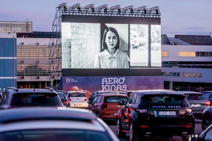 Bioskop drive-in di Bandara Internasional Vilnius, Lituania.(dok. Bandara Internasional Vilnius via Kompas.com)