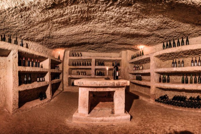 Sebuah Cella ruang bawah tanah di Monferrato (Italia Utara) yang telah disulap menjadi ruangan penyimpanan Wine (sumber: cinquequinti.com)