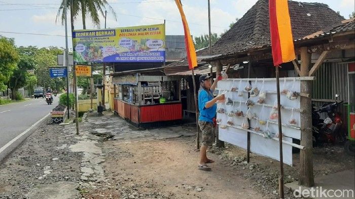 Warung gratis di tengah pandemi Corona di Playen, Gunungkidul - Sumber Foto: detikcom 