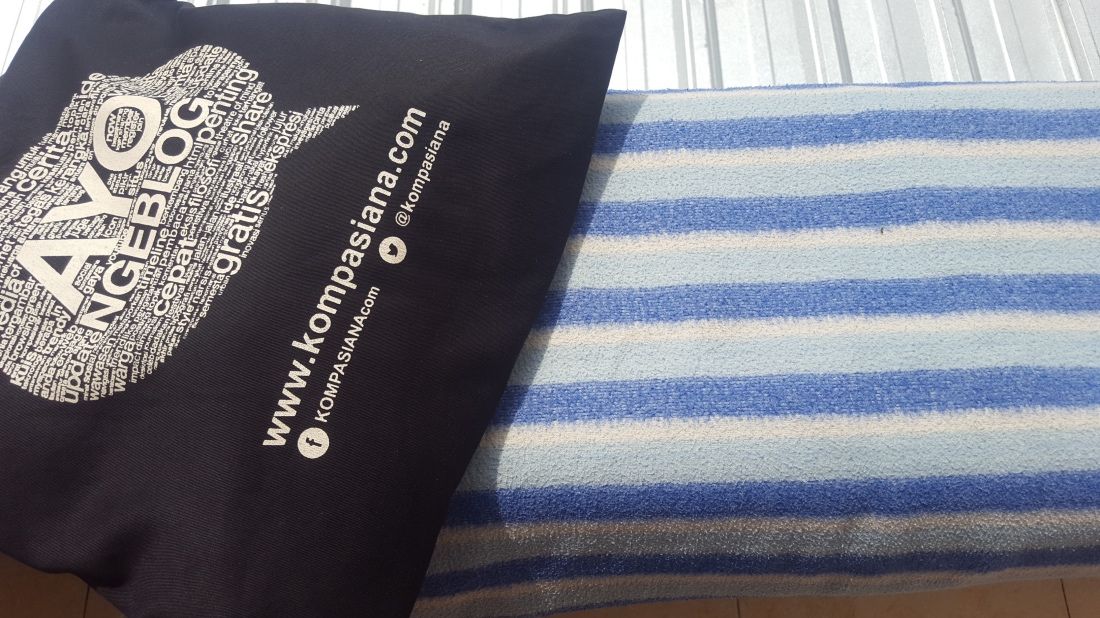 Menjemur selimut dan bantal (dok. pri).