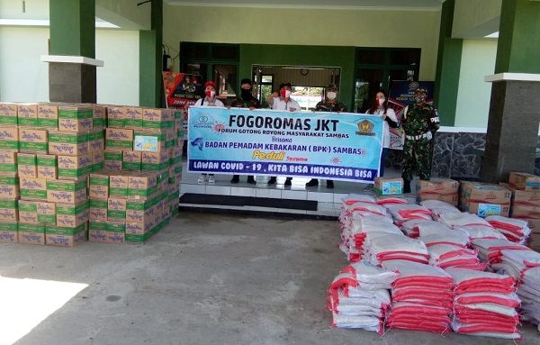 Penyerahan paket sembako/dok.Fogoromas Jakarta