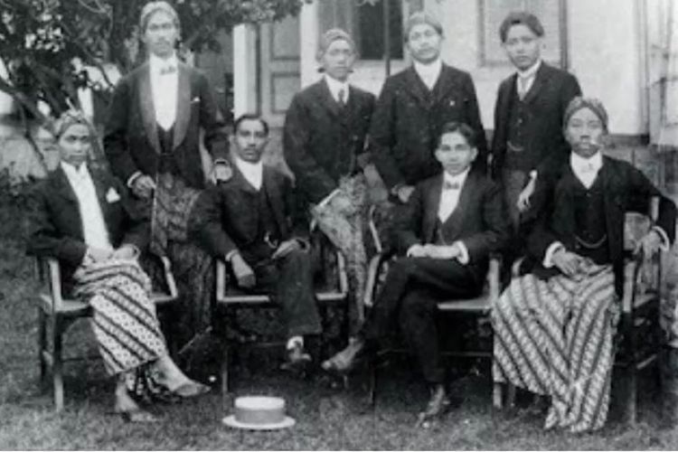 Mahasiswa Stovia (sumber:Kompas.com)