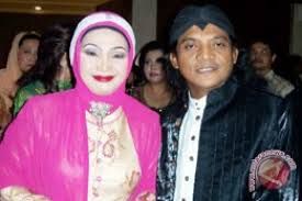 Dr. Rina Iriani Sri Ratnaningsih Bersama Almarhum Didi Kempot (Sumber Gambar: antaranews.com)