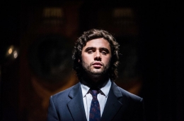 Toby Sebastian, Pemeran Amos Bardi dalam Film The Music of Silence (Sumber: nytimes.com/AMBI Distribution)