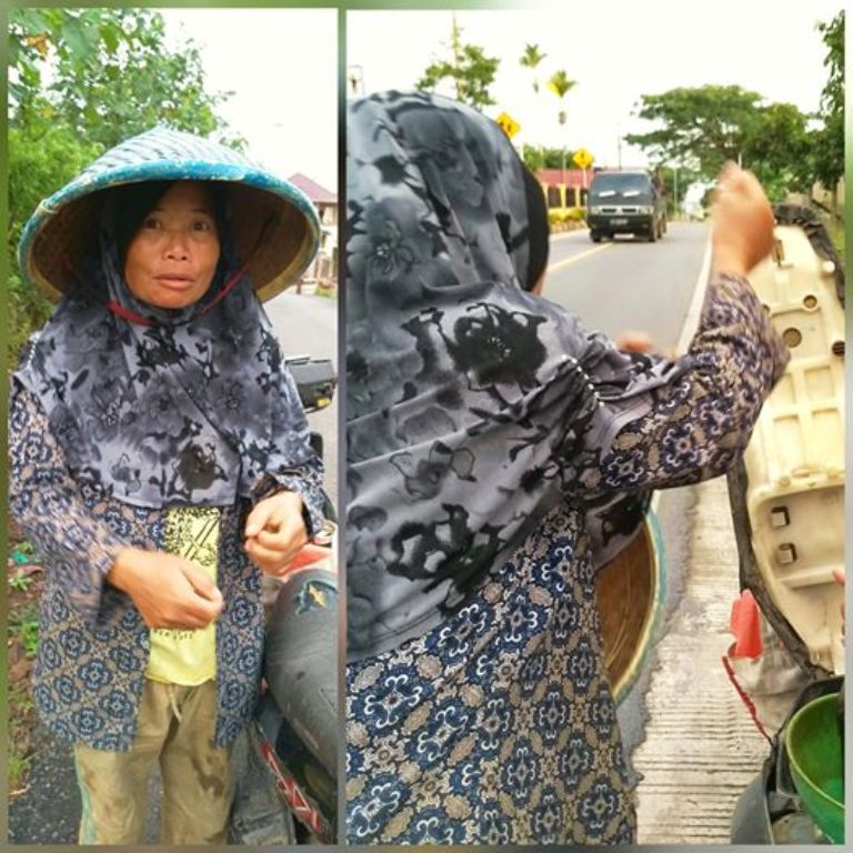 SI siap berangkat ke sawah. Ketika saya tawarkan untuk dipotret dia siap (kiri). SI ngisi BBM di warung tetangga (kanan). (Dokumentasi pribadi).