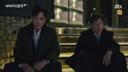 Gambar Lee Tae-oh dan Son Je-hyuk dalam cuplikan drama The World of the Married episode 9-10. Dok; JTBC